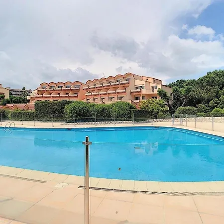 Apartment 2 Pieces Climatise-wifi / 4 Voyageurs / Boxe Prive / 2 Piscines / 2 Tennis / Petanque / Pingpong *