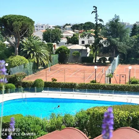 2 Pieces Climatise-wifi / 4 Voyageurs / Boxe Prive / 2 Piscines / 2 Tennis / Petanque / Pingpong Apartment *
