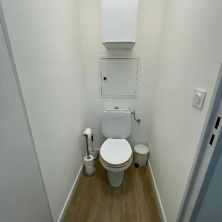 2 Pieces Climatise-wifi / 4 Voyageurs / Boxe Prive / 2 Piscines / 2 Tennis / Petanque / Pingpong Apartment