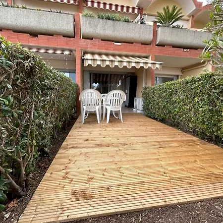 Apartment 2 Pieces Climatise-wifi / 4 Voyageurs / Boxe Prive / 2 Piscines / 2 Tennis / Petanque / Pingpong Antibes